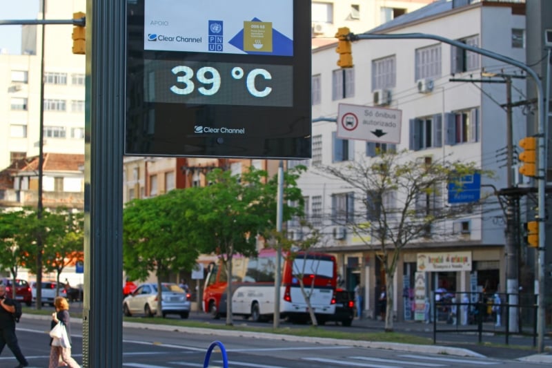 Em Porto Alegre, segundo a MetSul, o domingo foi o quarto dia mais quente da história da cidade