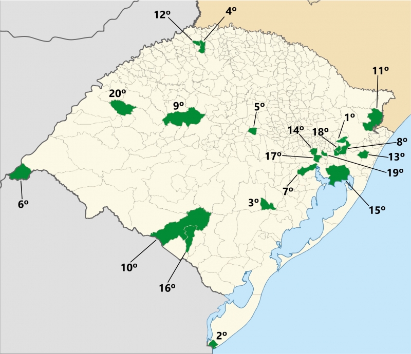 {'nm_midia_inter_thumb1':'https://www.jornaldocomercio.com/_midias/jpg/2021/11/22/206x137/1_mapa_cidades_que_menos_vacinaram-9477324.jpg', 'id_midia_tipo':'2', 'id_tetag_galer':'', 'id_midia':'619bce4bd1637', 'cd_midia':9477324, 'ds_midia_link': 'https://www.jornaldocomercio.com/_midias/jpg/2021/11/22/mapa_cidades_que_menos_vacinaram-9477324.jpg', 'ds_midia': 'Mapa das cidades que menos vacinaram contra Covid-19 no RS', 'ds_midia_credi': 'Arte/JC', 'ds_midia_titlo': 'Mapa das cidades que menos vacinaram contra Covid-19 no RS', 'cd_tetag': '1', 'cd_midia_w': '800', 'cd_midia_h': '690', 'align': 'Left'}