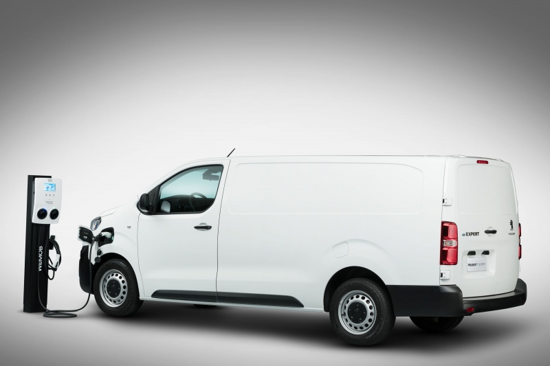 {'nm_midia_inter_thumb1':'https://www.jornaldocomercio.com/_midias/jpg/2021/11/30/206x137/1_peugeoteexpert_08_large-9485295.jpeg', 'id_midia_tipo':'2', 'id_tetag_galer':'', 'id_midia':'61a6bd0556bf4', 'cd_midia':9485295, 'ds_midia_link': 'https://www.jornaldocomercio.com/_midias/jpg/2021/11/30/peugeoteexpert_08_large-9485295.jpeg', 'ds_midia': '  ', 'ds_midia_credi': 'STELLANTIS/DIVULGA&Ccedil;&Atilde;O/JC', 'ds_midia_titlo': '  ', 'cd_tetag': '1', 'cd_midia_w': '800', 'cd_midia_h': '533', 'align': 'Left'}