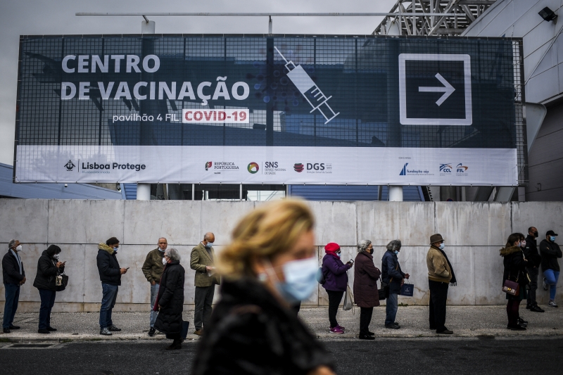 Medidas são reimpostas mesmo Portugal tendo uma das taxas de vacinação mais elevadas da Europa, de 86%