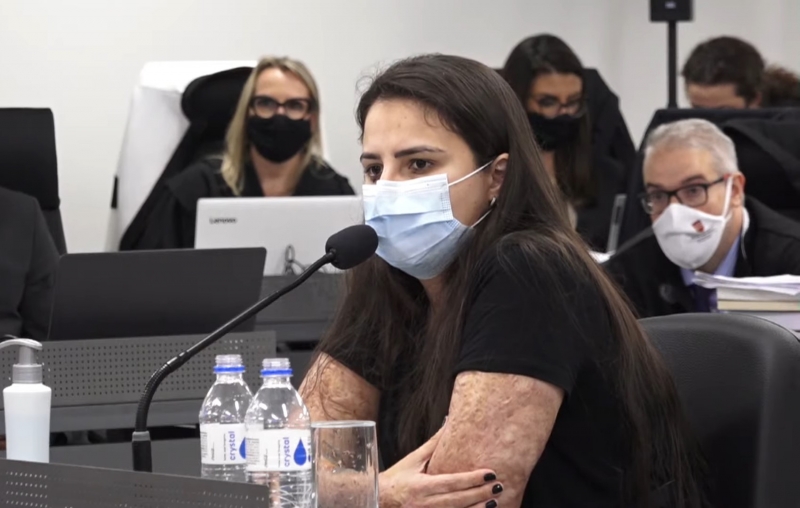 {'nm_midia_inter_thumb1':'https://www.jornaldocomercio.com/_midias/jpg/2021/12/01/206x137/1_kelen_giovana_ferreira__sobrevivente_da_tragedia_da_boate_kiss-9486861.jpg', 'id_midia_tipo':'2', 'id_tetag_galer':'', 'id_midia':'61a8152b1f4ab', 'cd_midia':9486861, 'ds_midia_link': 'https://www.jornaldocomercio.com/_midias/jpg/2021/12/01/kelen_giovana_ferreira__sobrevivente_da_tragedia_da_boate_kiss-9486861.jpg', 'ds_midia': 'Sobrevivente da tragédia da Kiss, Kelen Giovana Ferreira', 'ds_midia_credi': 'Reprodução/YouTube TJ-RS/JC', 'ds_midia_titlo': 'Sobrevivente da tragédia da Kiss, Kelen Giovana Ferreira', 'cd_tetag': '1', 'cd_midia_w': '800', 'cd_midia_h': '508', 'align': 'Left'}