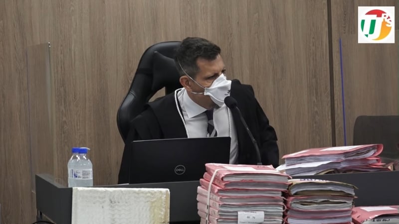 {'nm_midia_inter_thumb1':'https://www.jornaldocomercio.com/_midias/jpg/2021/12/01/206x137/1_o_maior_juri_da_historia_do_judiciario_gaucho_sera_presidido_pelo_juiz_orlando_faccini_neto__titular_do_2__juizado_da_1__vara_do_juri_da_comarca_de_porto_alegre-9485370.jpg', 'id_midia_tipo':'2', 'id_tetag_galer':'', 'id_midia':'61a7705839e84', 'cd_midia':9485370, 'ds_midia_link': 'https://www.jornaldocomercio.com/_midias/jpg/2021/12/01/o_maior_juri_da_historia_do_judiciario_gaucho_sera_presidido_pelo_juiz_orlando_faccini_neto__titular_do_2__juizado_da_1__vara_do_juri_da_comarca_de_porto_alegre-9485370.jpg', 'ds_midia': 'O maior júri da história do Judiciário gaúcho será presidido pelo juiz Orlando Faccini Neto, titular do 2º Juizado da 1ª Vara do Júri da Comarca de Porto Alegre.  ', 'ds_midia_credi': 'Reprodução/YouTube TJ-RS/JC', 'ds_midia_titlo': 'O maior júri da história do Judiciário gaúcho será presidido pelo juiz Orlando Faccini Neto, titular do 2º Juizado da 1ª Vara do Júri da Comarca de Porto Alegre.  ', 'cd_tetag': '1', 'cd_midia_w': '800', 'cd_midia_h': '450', 'align': 'Left'}