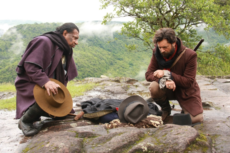 Sirmar Antunes e Leonardo Machado no longa 'A cabeça de Gumercindo Saraiva'