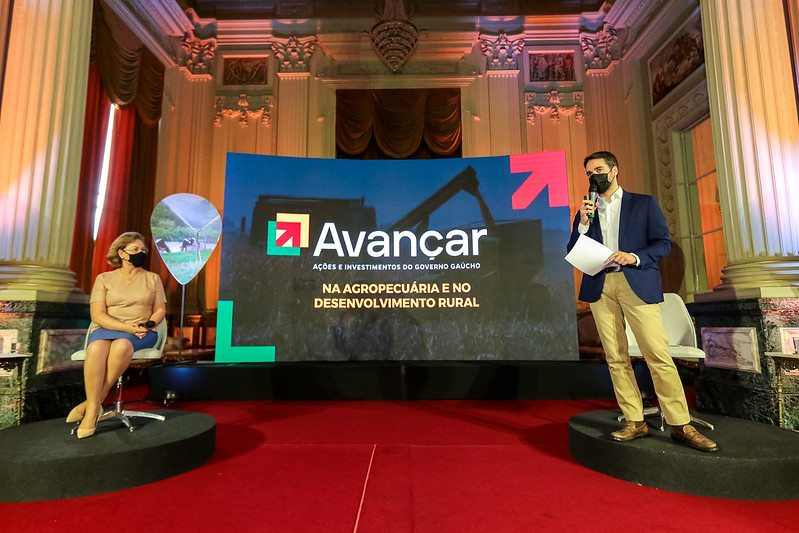 Programa Avan�ar destinado ao setor agropecu�rio foi lan�ado pela secret�ria Silvana Covatti e o governador Leite, em evento no Pal�cio Piratini
