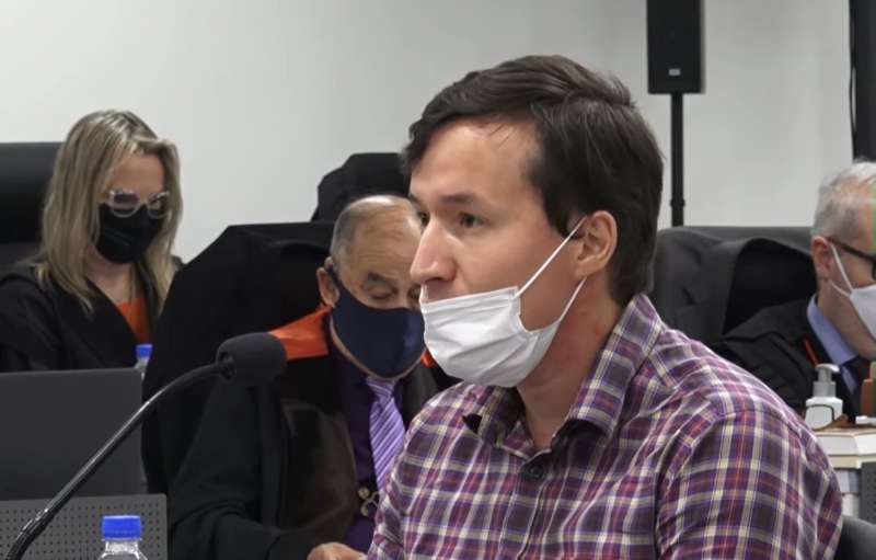 {'nm_midia_inter_thumb1':'https://www.jornaldocomercio.com/_midias/jpg/2021/12/02/206x137/1_emanuel_almeida_pastl_e_inquirido_pelo_juiz_do_caso__orlando_faccini_neto-9486924.jpg', 'id_midia_tipo':'2', 'id_tetag_galer':'', 'id_midia':'61a8c19f53f6f', 'cd_midia':9486924, 'ds_midia_link': 'https://www.jornaldocomercio.com/_midias/jpg/2021/12/02/emanuel_almeida_pastl_e_inquirido_pelo_juiz_do_caso__orlando_faccini_neto-9486924.jpg', 'ds_midia': 'Emanuel Almeida Pastl é o primeiro depoente do segundo dia do julgamento do caso Kiss', 'ds_midia_credi': 'Reprodução/YouTube TJ-RS/JC', 'ds_midia_titlo': 'Emanuel Almeida Pastl é o primeiro depoente do segundo dia do julgamento do caso Kiss', 'cd_tetag': '1', 'cd_midia_w': '800', 'cd_midia_h': '511', 'align': 'Left'}