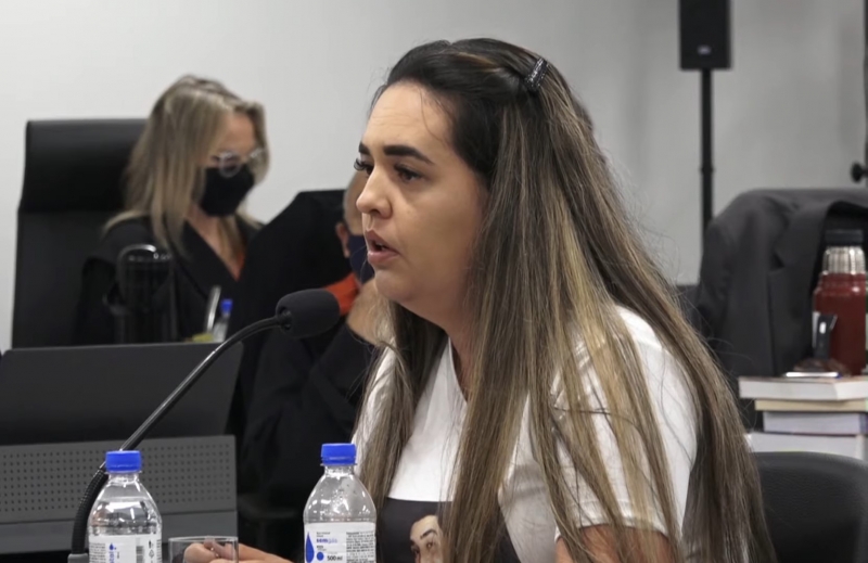 {'nm_midia_inter_thumb1':'https://www.jornaldocomercio.com/_midias/jpg/2021/12/02/206x137/1_jessica_montardo_rosado__sobrevivente_da_tragedia_da_kiss-9486953.jpg', 'id_midia_tipo':'2', 'id_tetag_galer':'', 'id_midia':'61a8d5dfeabbd', 'cd_midia':9486953, 'ds_midia_link': 'https://www.jornaldocomercio.com/_midias/jpg/2021/12/02/jessica_montardo_rosado__sobrevivente_da_tragedia_da_kiss-9486953.jpg', 'ds_midia': 'Jéssica Montardo Rosado, sobrevivente da boate Kiss, é a segunda depoente do segundo dia de julgamento', 'ds_midia_credi': 'Reprodução/ YouTube TJ-RS/JC', 'ds_midia_titlo': 'Jéssica Montardo Rosado, sobrevivente da boate Kiss, é a segunda depoente do segundo dia de julgamento', 'cd_tetag': '1', 'cd_midia_w': '800', 'cd_midia_h': '519', 'align': 'Left'}