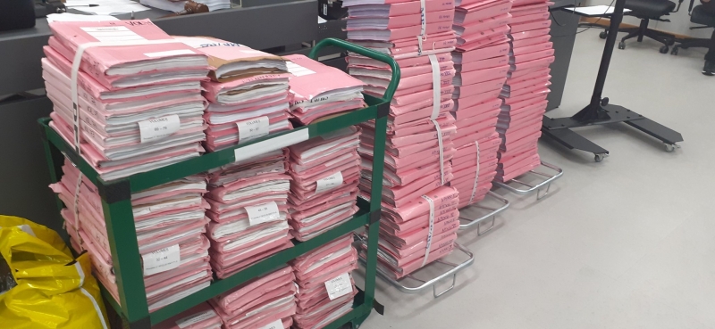 {'nm_midia_inter_thumb1':'https://www.jornaldocomercio.com/_midias/jpg/2021/12/02/206x137/1_processo_judicial_do_caso_kiss_tem_quase_20_mil_paginas-9486935.jpg', 'id_midia_tipo':'2', 'id_tetag_galer':'', 'id_midia':'61a8c43eb6feb', 'cd_midia':9486935, 'ds_midia_link': 'https://www.jornaldocomercio.com/_midias/jpg/2021/12/02/processo_judicial_do_caso_kiss_tem_quase_20_mil_paginas-9486935.jpg', 'ds_midia': 'Processo judicial do caso Kiss tem quase 20 mil páginas', 'ds_midia_credi': 'TJ-RS/DIvulgação/JC', 'ds_midia_titlo': 'Processo judicial do caso Kiss tem quase 20 mil páginas', 'cd_tetag': '1', 'cd_midia_w': '800', 'cd_midia_h': '369', 'align': 'Left'}