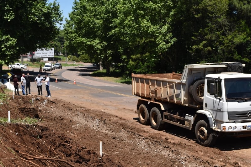 Obra de acesso ao munic�pio de Dois Irm�os na rodovia BR-116
