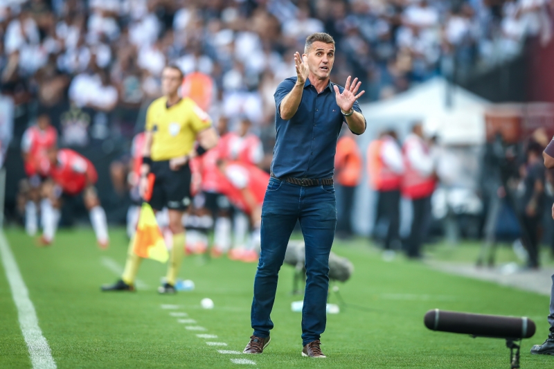 Técnico Vagner Mancini viu chances de seu time diminuírem após empate contra o Corinthians