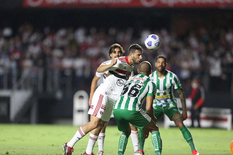 Tricolor paulista dominou a equipe da Serra e venceu com facilidade no Morumbi
