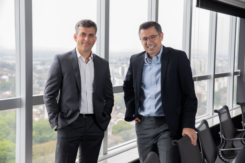 Amaral (esquerda) assumirá a partir de janeiro de 2022, sucedendo Carlos Souto (direita)