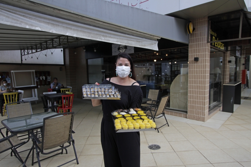 A July Pires Coffee &amp; Bakery fica no Terra&ccedil;os Trend, na rua M&aacute;rio Totta Foto: ANDRESSA PUFAL/JC