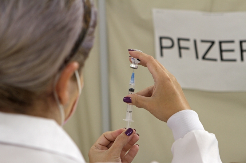 Ministro afirmou que serão 4,3 milhões de doses de vacina da Pfizer para o grupo