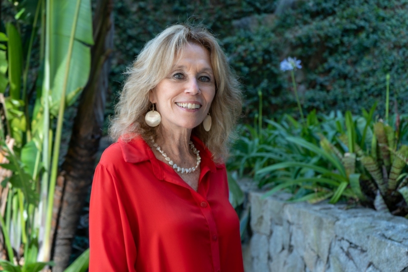 Artista multimídia promove evento com sarau e show musical
