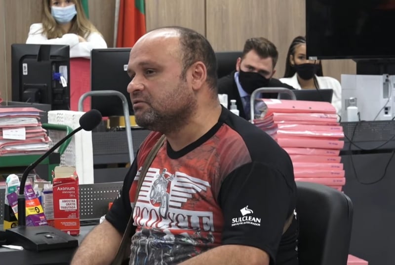 Luciano se disse vítima da tragédia e admitiu ter entregue artefato pirotécnico ao vocalista da banda