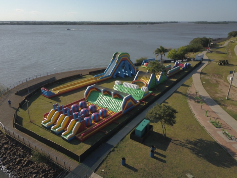 Parque de infláveis funciona de quinta a domingo na Capital, das 14h às 21h