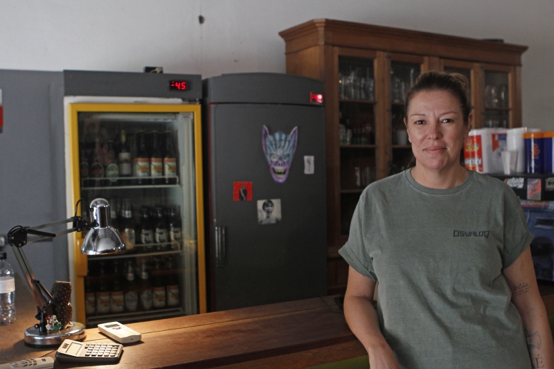 Cecília Capovilla é dona do Osvaldo, bar que chama atenção pela intensa movimentação no bairro Bom Fim