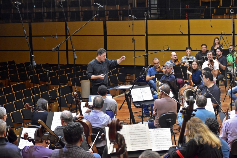 Primeiro álbum da orquestra em 20 anos tem regência de Evandro Matté
