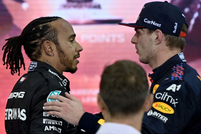 Hamilton e Verstappen se envolveram em episódios polêmicos ao longo da prova
