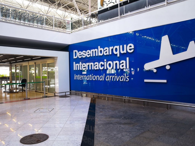 Segundo a agência, os viajantes que não puderem comprovar a imunização serão impedidos de entrar no País