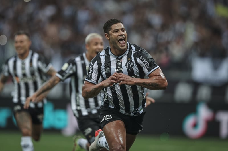Hulk marcou o primeiro gol da vitória mineira sobre os paranaenses 