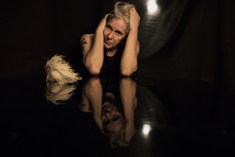 A conversa, mediada pelo m&uacute;sico Felipe Antunes, ser&aacute; transmitida no s&aacute;bado (21) &agrave;s 16h no canal do YouTube do projeto