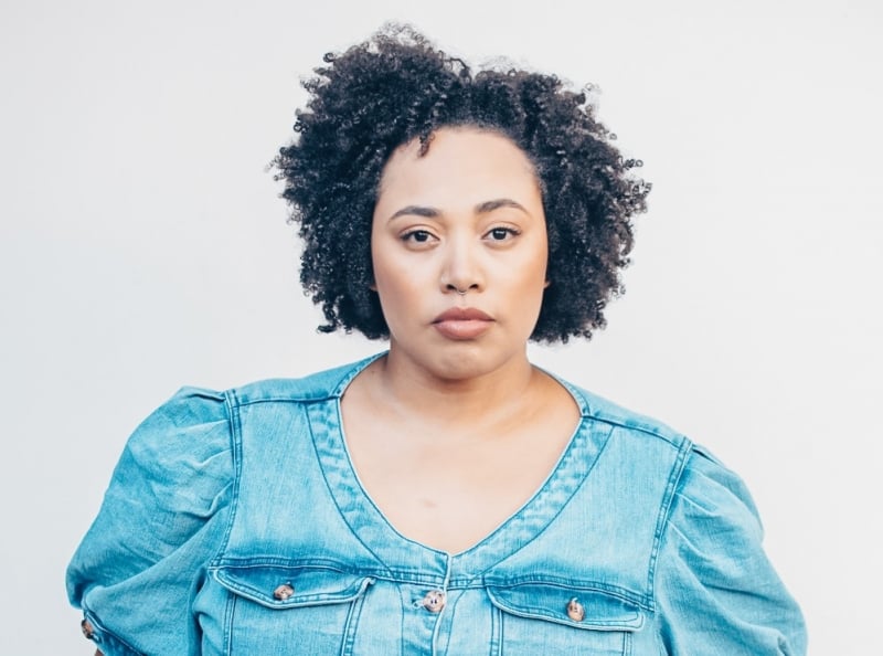 Cantora aborda a questão da depressão nas três faixas do projeto
