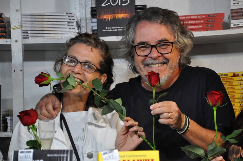 Ao lado de Cl&ocirc; Barcellos, companheira e s&oacute;cia na Libretos, que desde 2001 &eacute; uma das mais importantes editoras do Estado | RICARDO STRICHER/DIVULGA&ccedil;&atilde;O/JC