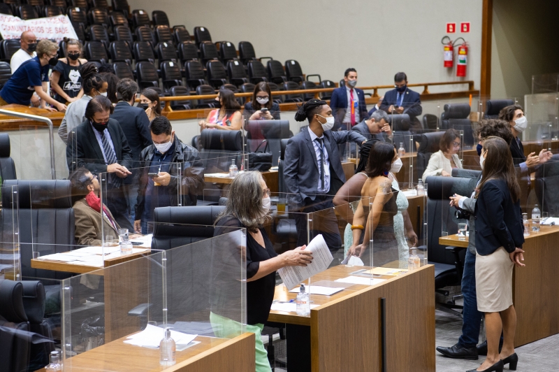 Câmara de Porto Alegre realizou sessão extraordinária nesta quinta-feira (16)