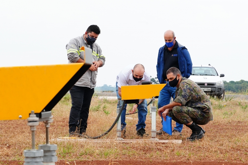 {'nm_midia_inter_thumb1':'https://www.jornaldocomercio.com/_midias/jpg/2021/12/17/206x137/1_ppf04479-9500576.jpg', 'id_midia_tipo':'2', 'id_tetag_galer':'', 'id_midia':'61bcb5515771c', 'cd_midia':9500576, 'ds_midia_link': 'https://www.jornaldocomercio.com/_midias/jpg/2021/12/17/ppf04479-9500576.jpg', 'ds_midia': 'Plano de Voo - Aeroporto de Passo Fundo Lauro Kortz - inspe&ccedil;&atilde;o de equipamentos para pouso na pista - t&eacute;cnicos do Cindacta II - testes - avia&ccedil;&atilde;o - aeroportos - obras de novo terminal', 'ds_midia_credi': 'MICHEL SANDERI/PREFEITURA DE PASSO FUNDO/DIVULGA&Ccedil;&Atilde;O/Jc', 'ds_midia_titlo': 'Plano de Voo - Aeroporto de Passo Fundo Lauro Kortz - inspe&ccedil;&atilde;o de equipamentos para pouso na pista - t&eacute;cnicos do Cindacta II - testes - avia&ccedil;&atilde;o - aeroportos - obras de novo terminal', 'cd_tetag': '1', 'cd_midia_w': '800', 'cd_midia_h': '533', 'align': 'Left'}