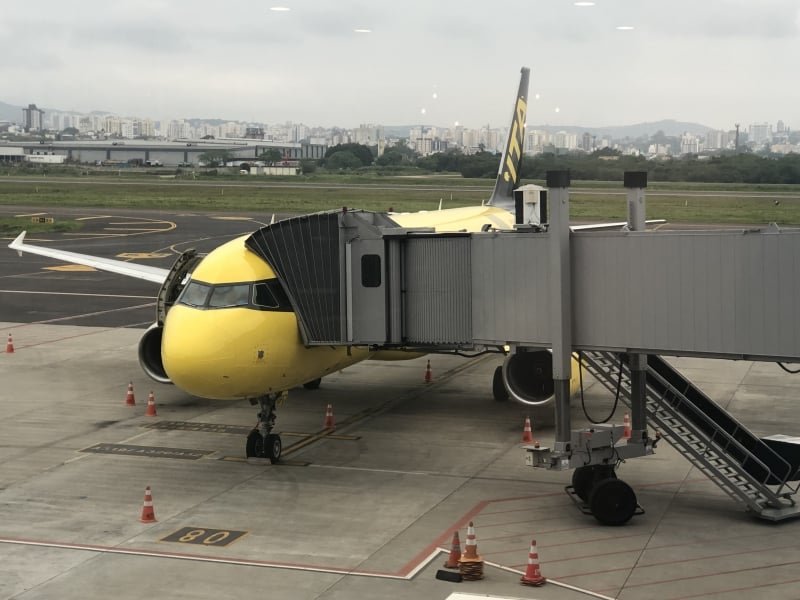 Aérea deverá comunicar todos os passageiros, individualmente, sobre cancelamentos de voos