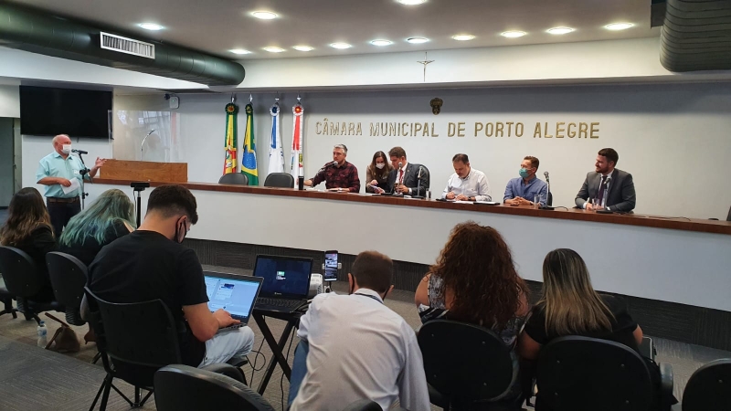 Adroaldo Barboza citou os 'Planos Populares' como ponto de partida para o debate