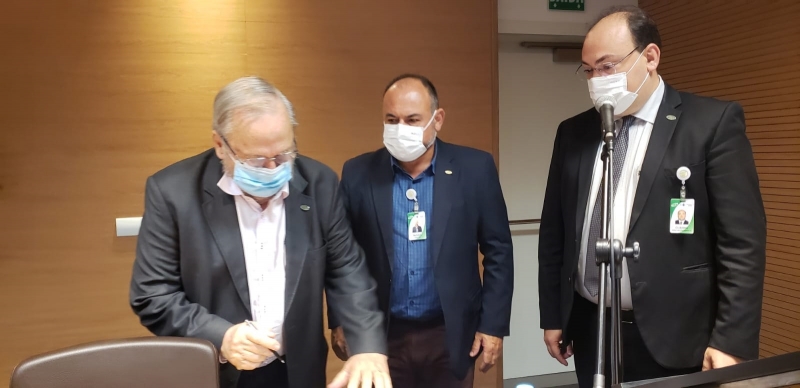 Da esquerda para direita: Paz, Prevedello e Oliveira oficializaram a proposta nesta segunda (20)