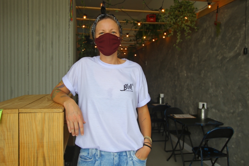 Tatiana Benedetti encontrou no destino abrigo para seu novo estilo de vida: opera de quarta-feira a s&aacute;bado Foto: LUIZA PRADO/JC