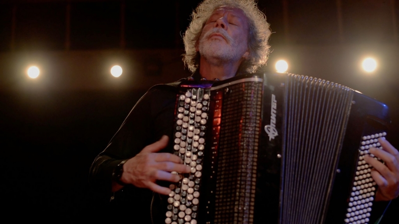 Lançamento do músico gaúcho homenageia o argentino Astor Piazzolla