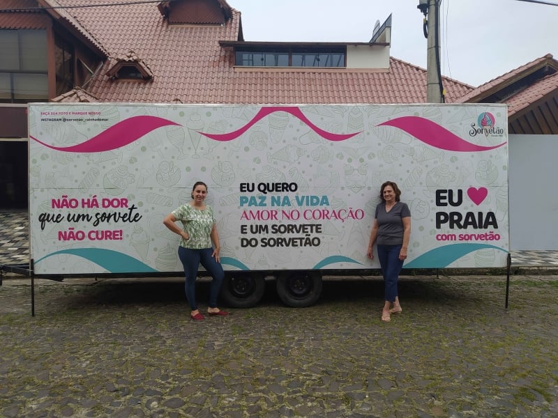 Mãe e filha, Débora e Clair sempre preparam novidades para manter a clientela antiga e atrair nova para seu negócio, aberto em 1985 Foto: ARQUIVO PESSOAL/DIVULGAÇÃO/JC