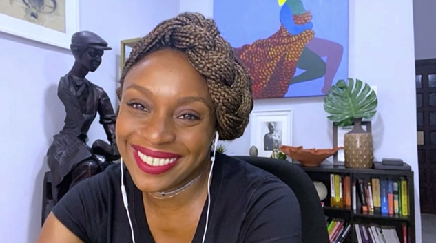 Escritora nigeriana fala sobre feminismo, política, economia e literatura
