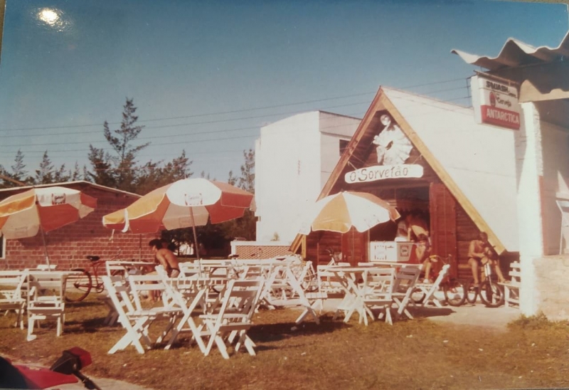 A primeira unidade era uma cabana, que viajou em um caminhão Foto: Arquivo Pessoal/Divulgação/JC