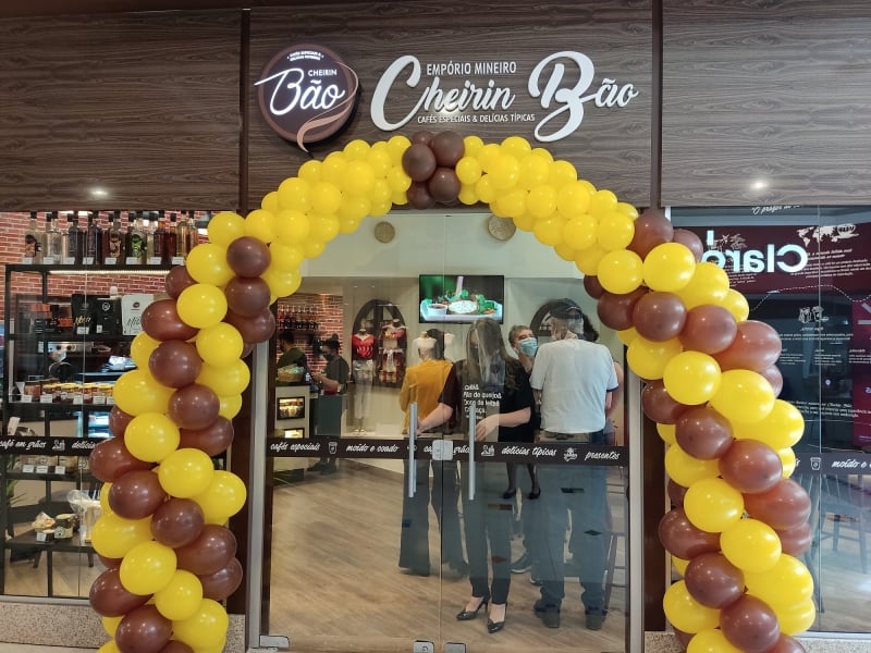 {'nm_midia_inter_thumb1':'https://www.jornaldocomercio.com/_midias/jpg/2021/12/28/206x137/1_cheirin_bao_canoas_shopping___tatiana_csordas__1_-9506960.jpg', 'id_midia_tipo':'2', 'id_tetag_galer':'', 'id_midia':'61cb1459c1f30', 'cd_midia':9506960, 'ds_midia_link': 'https://www.jornaldocomercio.com/_midias/jpg/2021/12/28/cheirin_bao_canoas_shopping___tatiana_csordas__1_-9506960.jpg', 'ds_midia': 'Minuto Varejo - cafeteria no Canoas Shopping - Cheirin B&atilde;o - inaugura em dezembro - servi&ccedil;os - consumo - caf&eacute; - shopping center', 'ds_midia_credi': 'CANOAS SHOPPING/DIVULGA&Ccedil;&Atilde;O/JC', 'ds_midia_titlo': 'Minuto Varejo - cafeteria no Canoas Shopping - Cheirin B&atilde;o - inaugura em dezembro - servi&ccedil;os - consumo - caf&eacute; - shopping center', 'cd_tetag': '1', 'cd_midia_w': '800', 'cd_midia_h': '600', 'align': 'Left'}