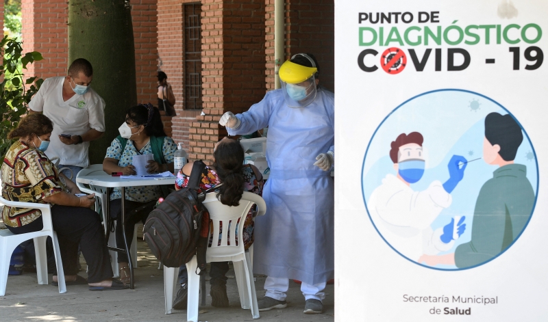 Bolívia registrou o recorde de 5 mil novas infecções nesta quinta-feira (30), com 46 mortos