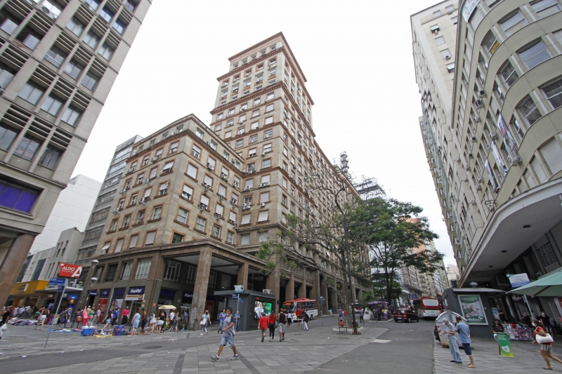 {'nm_midia_inter_thumb1':'https://www.jornaldocomercio.com/_midias/jpg/2022/01/04/206x137/1_ap_040122___esquina_democratica__3_-9511310.jpg', 'id_midia_tipo':'2', 'id_tetag_galer':'', 'id_midia':'61d4b2e1557d4', 'cd_midia':9511310, 'ds_midia_link': 'https://www.jornaldocomercio.com/_midias/jpg/2022/01/04/ap_040122___esquina_democratica__3_-9511310.jpg', 'ds_midia': 'Fotos da Esquina Democrática', 'ds_midia_credi': 'ANDRESSA PUFAL/JC', 'ds_midia_titlo': 'Fotos da Esquina Democrática', 'cd_tetag': '1', 'cd_midia_w': '800', 'cd_midia_h': '533', 'align': 'Left'}