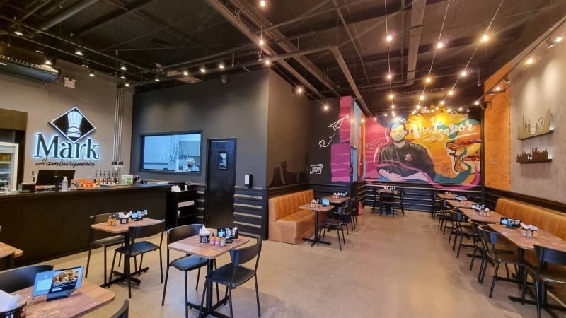 O novo espaço tem capacidade interna de 50 pessoas, mas contém parte externa Foto: MARK HAMBURGUERIA/DIVULGAÇÃO/JC