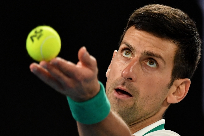 Djokovic está no país para disputar o Aberto da Austrália, que começa no próxima dia 17