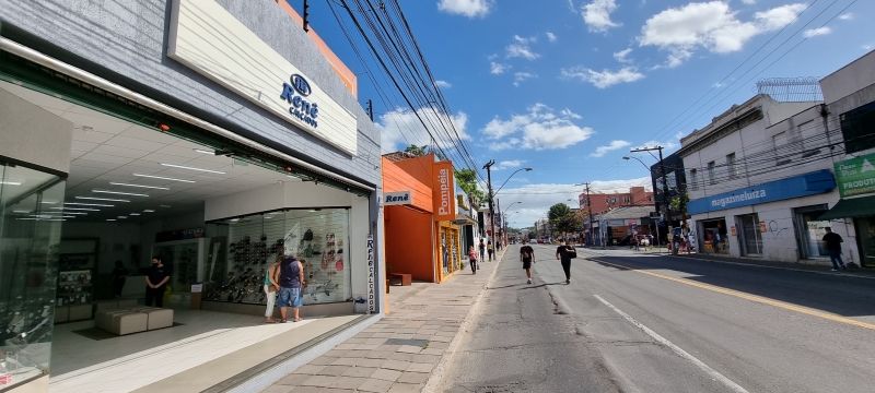 {'nm_midia_inter_thumb1':'https://www.jornaldocomercio.com/_midias/jpg/2022/01/10/206x137/1_20220107_160431-9514930.jpg', 'id_midia_tipo':'2', 'id_tetag_galer':'', 'id_midia':'61dca2765f0ef', 'cd_midia':9514930, 'ds_midia_link': 'https://www.jornaldocomercio.com/_midias/jpg/2022/01/10/20220107_160431-9514930.jpg', 'ds_midia': 'Minuto Varejo - avenida Azenha - novos neg&oacute;cios - varejo - com&eacute;rcio de rua - Ren&ecirc; Cal&ccedil;ados 34 anos de Azenha - trocou de lado e um dos motivos foi o numero de ataques - nove desde 2019  - sofreu furto / roubo de fios do ar condicionado e de produtos - viol&ecirc;ncia - seguran&ccedil;a p&uacute;blica - Porto Alegre', 'ds_midia_credi': 'PATRICIA COMUNELLO/ESPECIAL/JC', 'ds_midia_titlo': 'Minuto Varejo - avenida Azenha - novos neg&oacute;cios - varejo - com&eacute;rcio de rua - Ren&ecirc; Cal&ccedil;ados 34 anos de Azenha - trocou de lado e um dos motivos foi o numero de ataques - nove desde 2019  - sofreu furto / roubo de fios do ar condicionado e de produtos - viol&ecirc;ncia - seguran&ccedil;a p&uacute;blica - Porto Alegre', 'cd_tetag': '1', 'cd_midia_w': '800', 'cd_midia_h': '360', 'align': 'Left'}