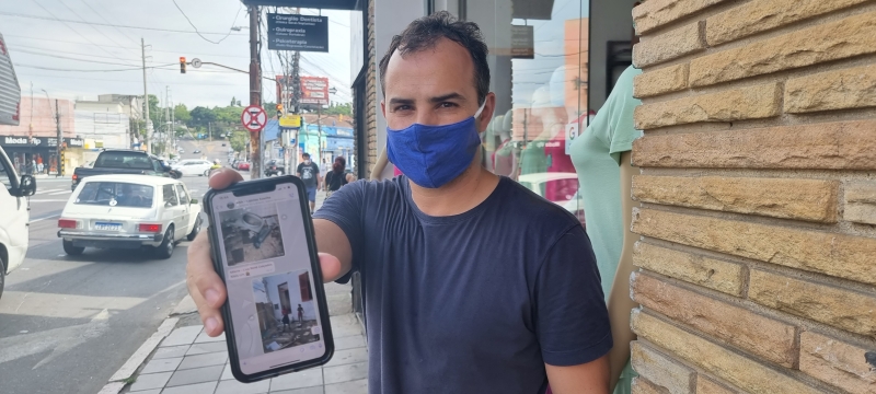 {'nm_midia_inter_thumb1':'https://www.jornaldocomercio.com/_midias/jpg/2022/01/10/206x137/1_azenha_pedro_grupo_de_varejo-9514961.jpg', 'id_midia_tipo':'2', 'id_tetag_galer':'', 'id_midia':'61dca7b6d97eb', 'cd_midia':9514961, 'ds_midia_link': 'https://www.jornaldocomercio.com/_midias/jpg/2022/01/10/azenha_pedro_grupo_de_varejo-9514961.jpg', 'ds_midia': 'Minuto Varejo - avenida Azenha - novos neg&oacute;cios - varejo - com&eacute;rcio de rua - Pedro Sasso, da loja Sasso, com duas unidades na Azenha - mostra tela de celular do grupo de WhatsApp com comerciantes e outros segmentos com relatos da viol&ecirc;ncia  seguran&ccedil;a p&uacute;blica - Porto Alegre', 'ds_midia_credi': 'PATRICIA COMUNELLO/ESPECIAL/JC', 'ds_midia_titlo': 'Minuto Varejo - avenida Azenha - novos neg&oacute;cios - varejo - com&eacute;rcio de rua - Pedro Sasso, da loja Sasso, com duas unidades na Azenha - mostra tela de celular do grupo de WhatsApp com comerciantes e outros segmentos com relatos da viol&ecirc;ncia  seguran&ccedil;a p&uacute;blica - Porto Alegre', 'cd_tetag': '1', 'cd_midia_w': '800', 'cd_midia_h': '360', 'align': 'Left'}