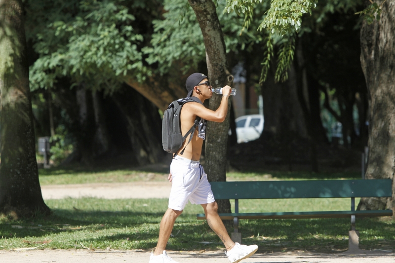 Em Porto Alegre, novamente quem marca presença são o sol e o calor