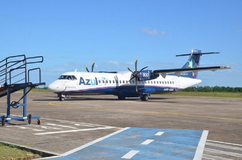 Quem tem passagens para o trecho deve fazer contato com a companhia aérea para reagendar a viagem