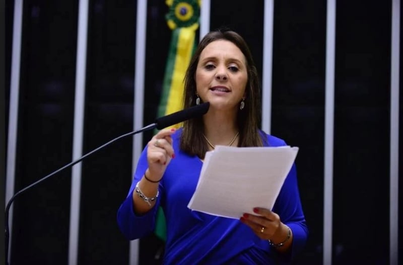Renata Abreu chegou a ser sondada para ser vice do senador Flávio Bolsonaro (PL)