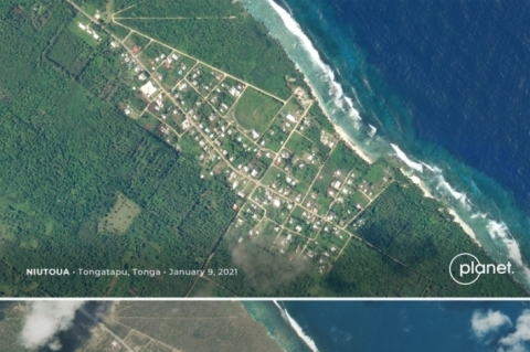 Fotos mostram que casas mais próximas ao mar foram varridas pelas ondas