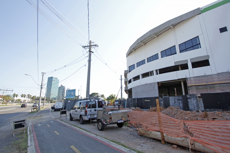 Parte da pintura da fachada da megaloja, âncora do shopping, já foi concluída na Orla do Guaíba